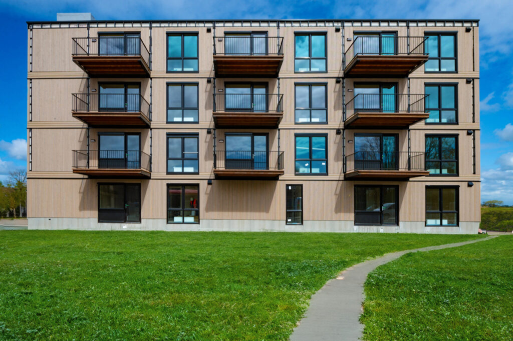 Lees meer over het artikel De Impact van De Klamp als Sociaal Woningbouwproject