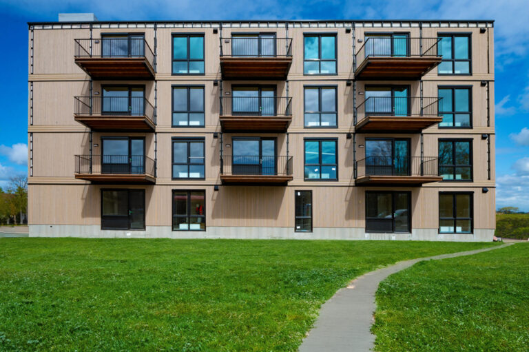 Lees meer over het artikel De Impact van De Klamp als Sociaal Woningbouwproject