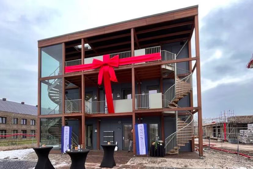 Lees meer over het artikel <strong>Eerste houten gebouw ooit in Wickevoort!</strong>